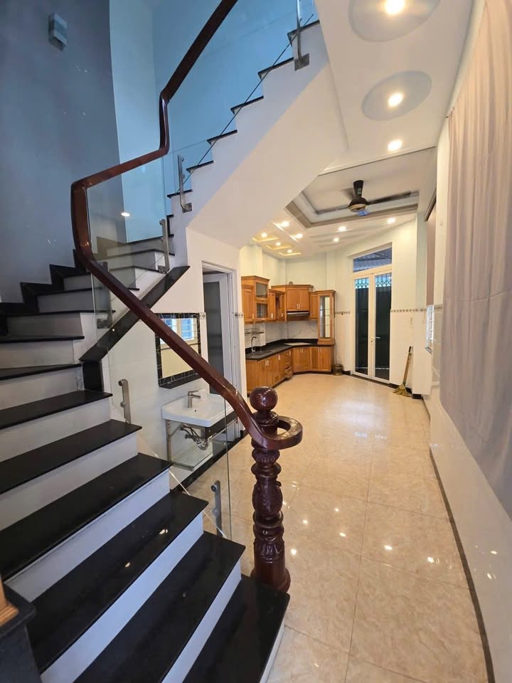 Cho thuê nhà góc 2 mặt tiền Đường số 8, Bình Tân - 4PN, 64m², 12 triệu/th