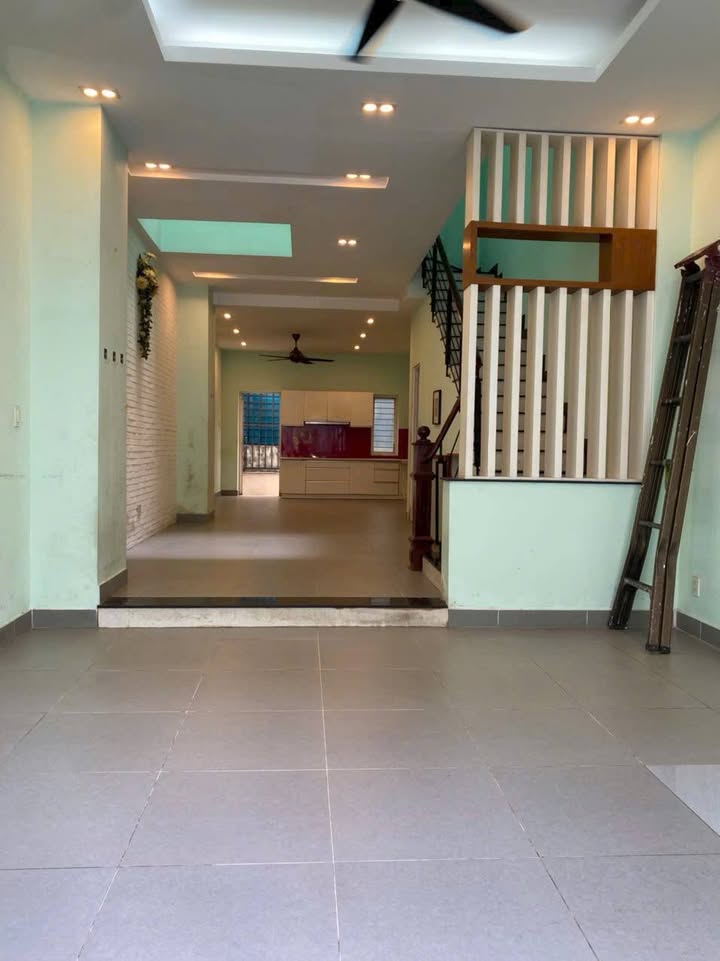 Nhà 4PN 81m² Bình Chánh - Giá 13 Triệu, Ô Tô 2 Chiều