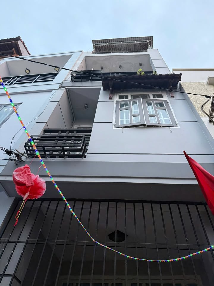 Nhà 3 tầng Hoàng Diệu Đà Nẵng 8 triệu - Full nội thất, sẵn sàng ở!