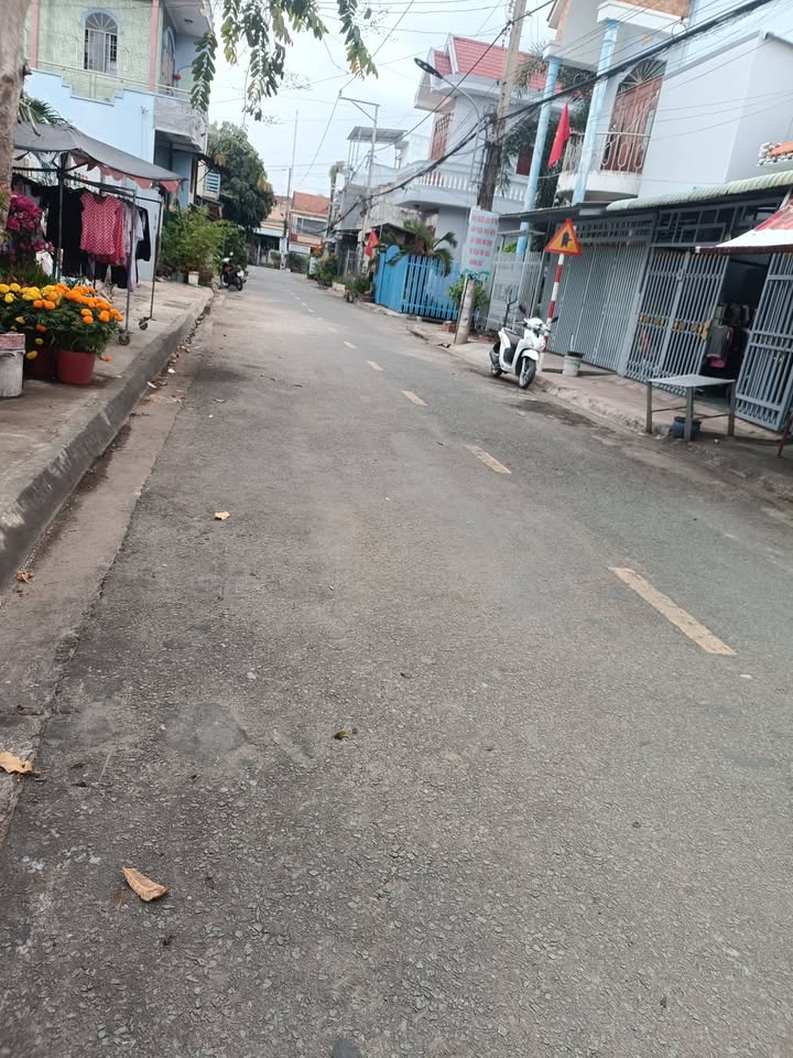 Nhà Thị trấn Thủ Thừa 64m² giá 1.8 tỷ - Giá tốt hiếm có!