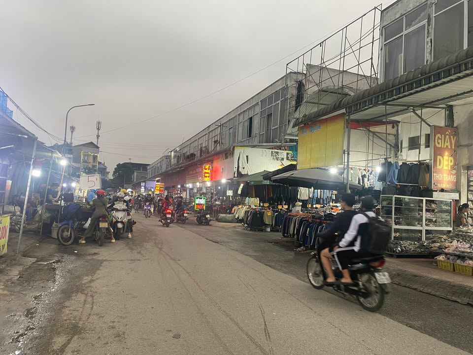 Nhà Phố 300m² Đường Tây Bầu, Đông Anh - Dòng Tiền Ổn Định!