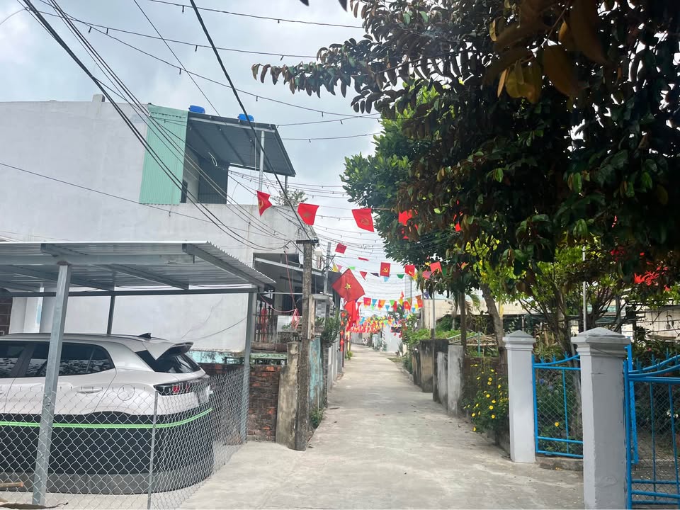 Bán đất Điện Ngọc 127m² giá 1.8 tỷ - Sổ đỏ chính chủ, ở ngay!