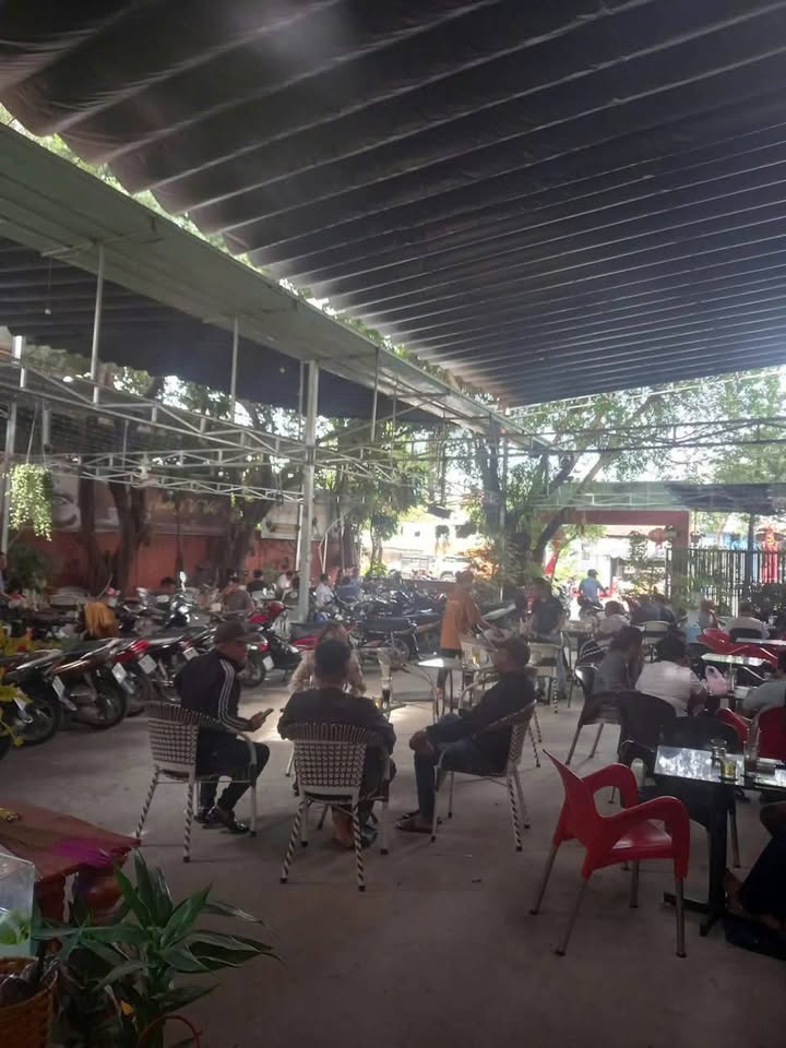 Sang Quán Cafe Sân Vườn Mặt Tiền QL22 Hóc Môn - 580m² Kinh Doanh Sầm Uất