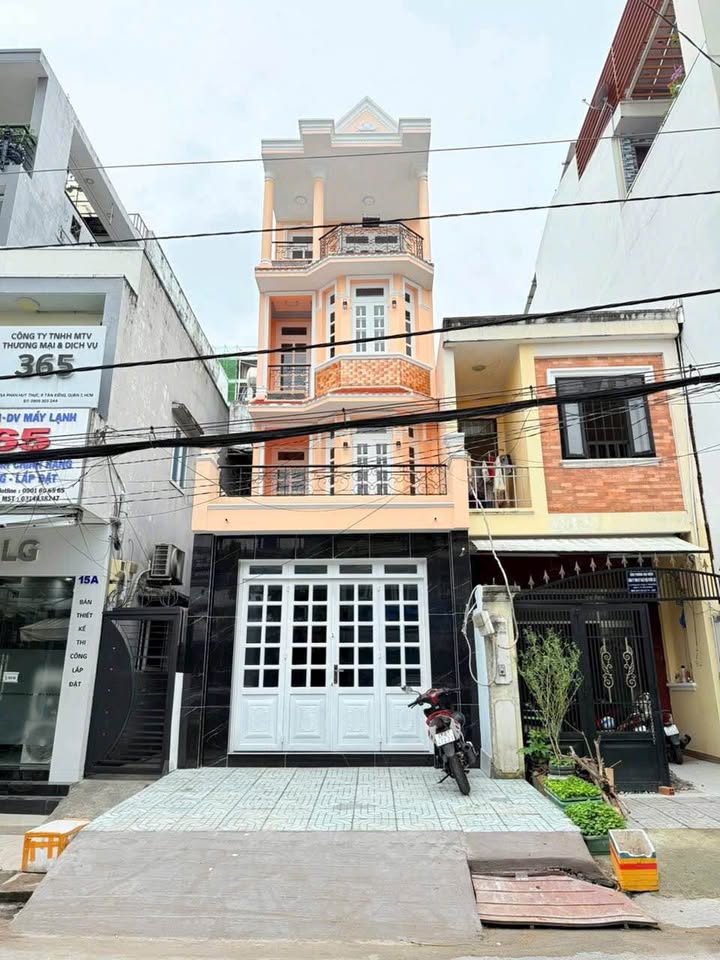 Nhà Phố Quận 7 74m² - Mặt Tiền Kinh Doanh Đắc Địa!