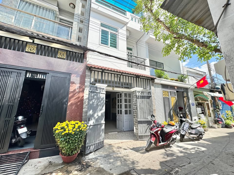 Nhà 1 Trệt 2 Lầu Sổ Hồng Riêng 50m² - Dĩ An, Bình Dương