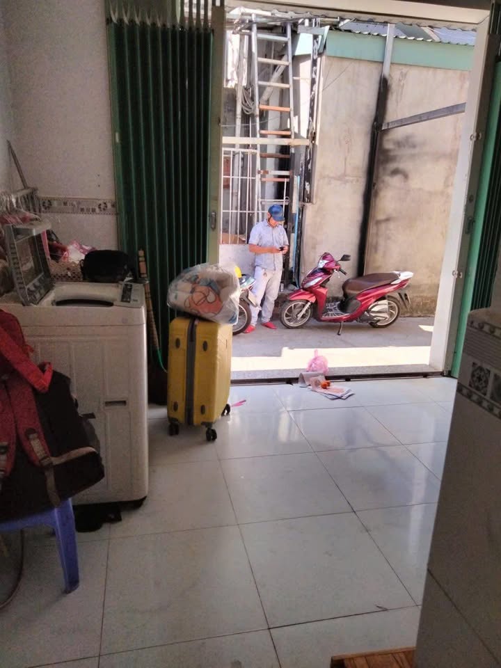 Nhà Đông Hòa, Dĩ An 40m² - Ô Tô Tận Nơi, Giá Chỉ 4.5 Triệu!