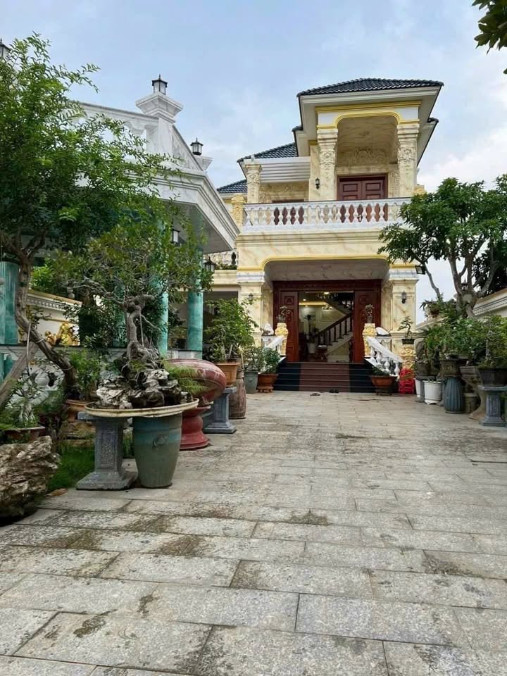 Biệt Thự 440m² Mặt Tiền Kinh Doanh Tân Uyên - Giá 11 Tỷ