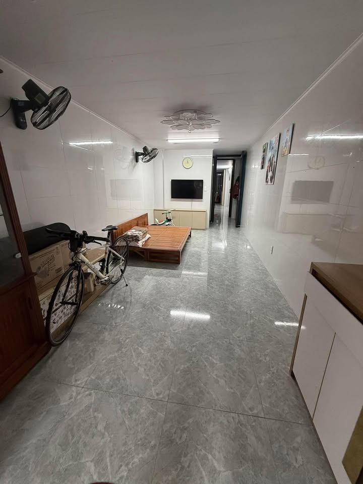 Mặt Bằng Kinh Doanh Nghĩa Tân, Cầu Giấy 8 Triệu - Mặt Tiền Kinh Doanh!