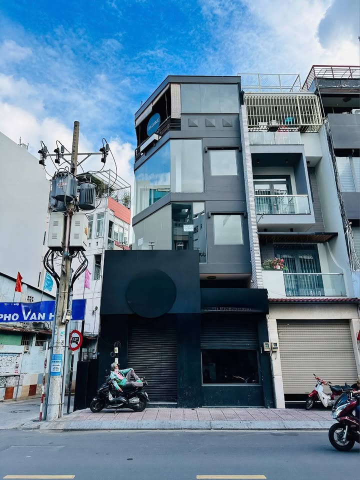 Nhà Mặt Tiền Kinh Doanh 2MT Huỳnh Văn Bánh, P12, PN - 72m²