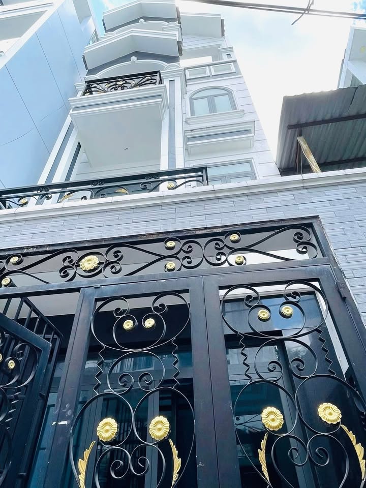 Nhà Riêng Quận 8 75m² giá 18 triệu - Vị trí đẹp, sẵn sàng ở!