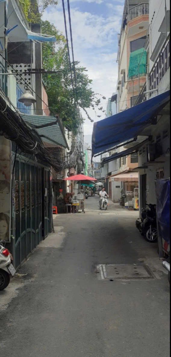 Nhà Hẻm Xe Hơi 65m² Lê Văn Sỹ, Q3 - 4PN, 2.5 Tỷ/Tháng