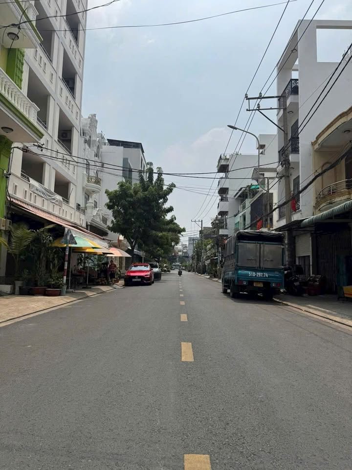 Nhà Mặt Tiền Quận Tân Phú 9.2 tỷ - Mặt tiền kinh doanh sầm uất!