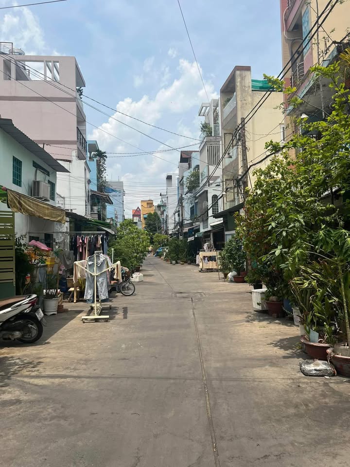 Nhà Lạc Long Quân Quận 11 49m² - Ô tô vào tận nhà, giá 6.5 tỷ TL