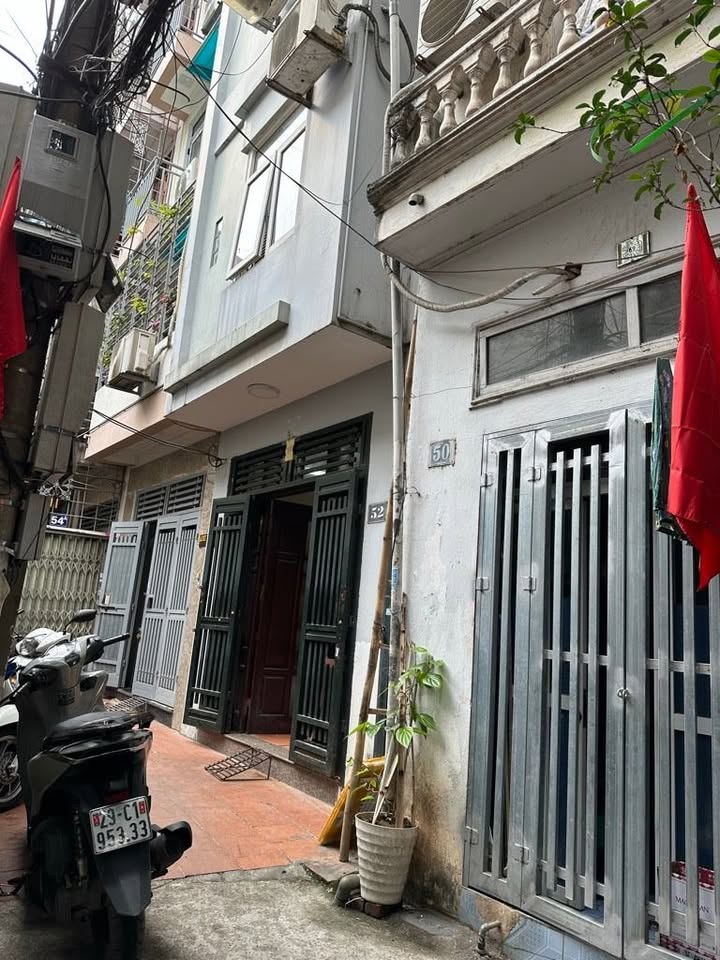 Nhà Ngõ Nông Đường Láng 36m² - 4PN, Sổ Đỏ, Gần Ngã Tư Sở