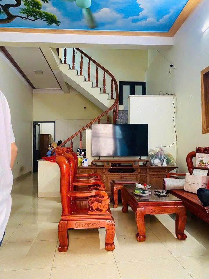 Bán nhà 2 tầng 80m² sổ đỏ tại Mê Linh - Đường ô tô, sát chợ, giá 3 tỷ+