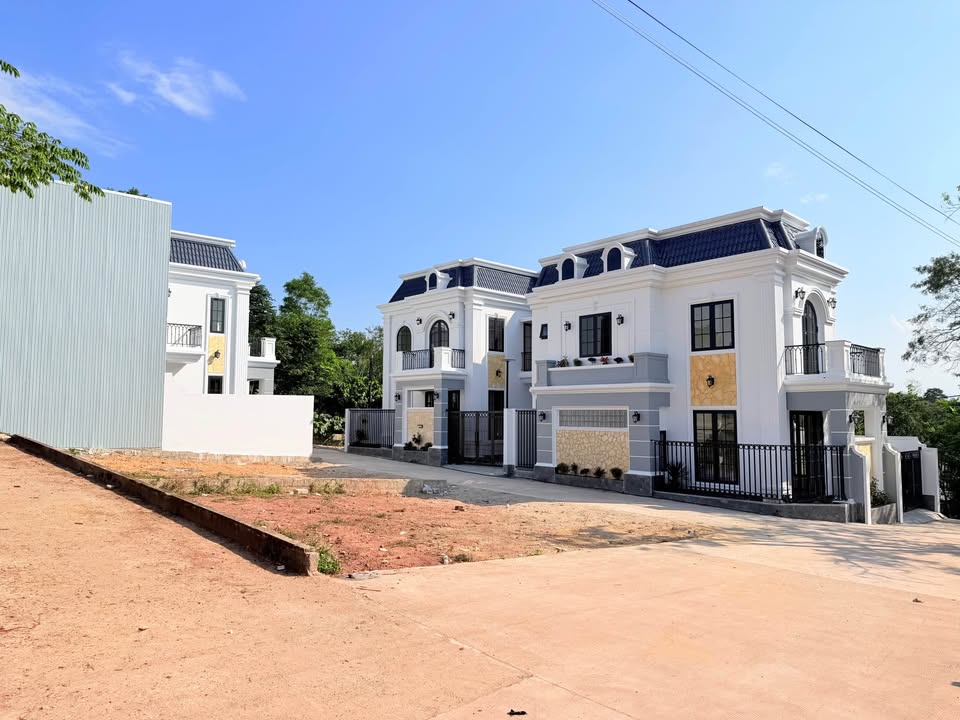 Nhà phố Tân Cổ Điển Thủy Xuân Huế 100m² - Sẵn sàng ở ngay!