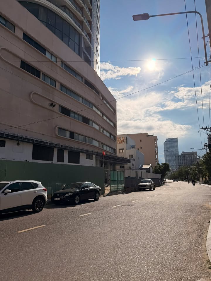 Nhà Mặt Tiền Góc Nguyễn Huệ, Bình Định - 67m², 5PN, Sẵn Sổ Hồng