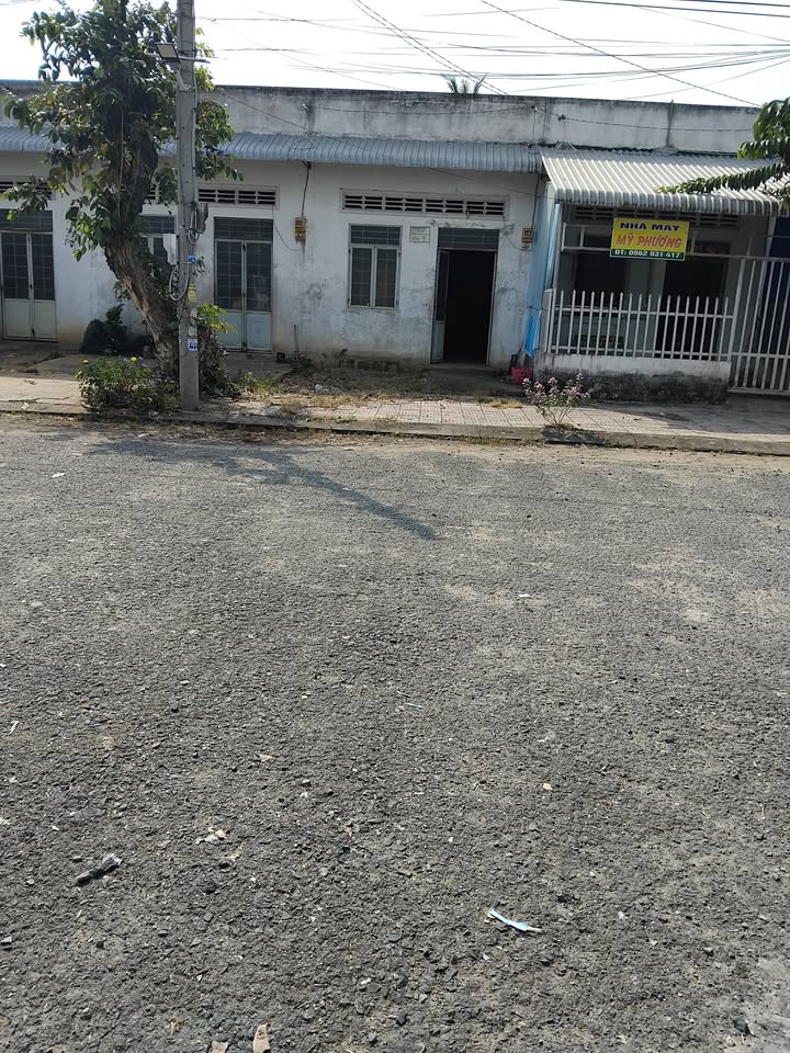 Nhà riêng Vũng Liêm Vĩnh Long 90m² - Vị trí đẹp, sổ hồng sẵn!