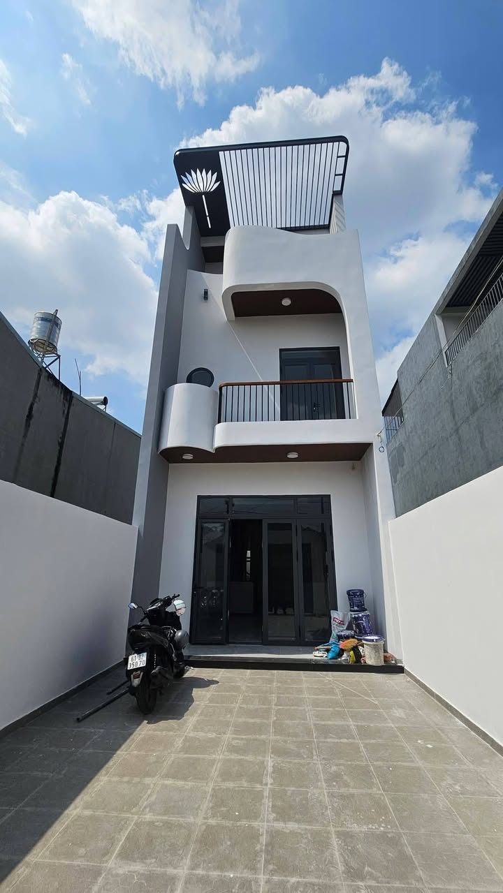 Nhà Riêng Hiệp Thành 106m² - Sân ô tô, Sẵn sàng ở ngay!