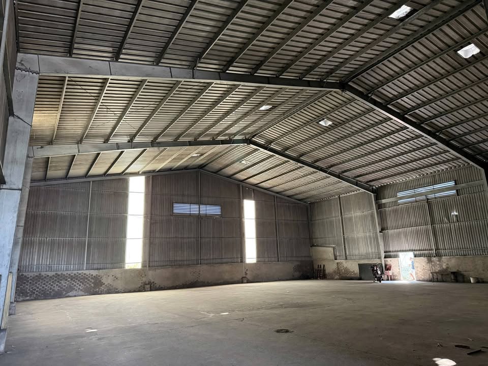 Kho cho thuê Bến Cát, Bình Dương 950m² - Container thoải, hoạt động ngay!