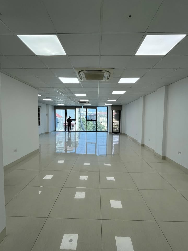 Cho thuê văn phòng 120m² mặt phố Triều Khúc, Thanh Xuân - 13.5 triệu/tháng