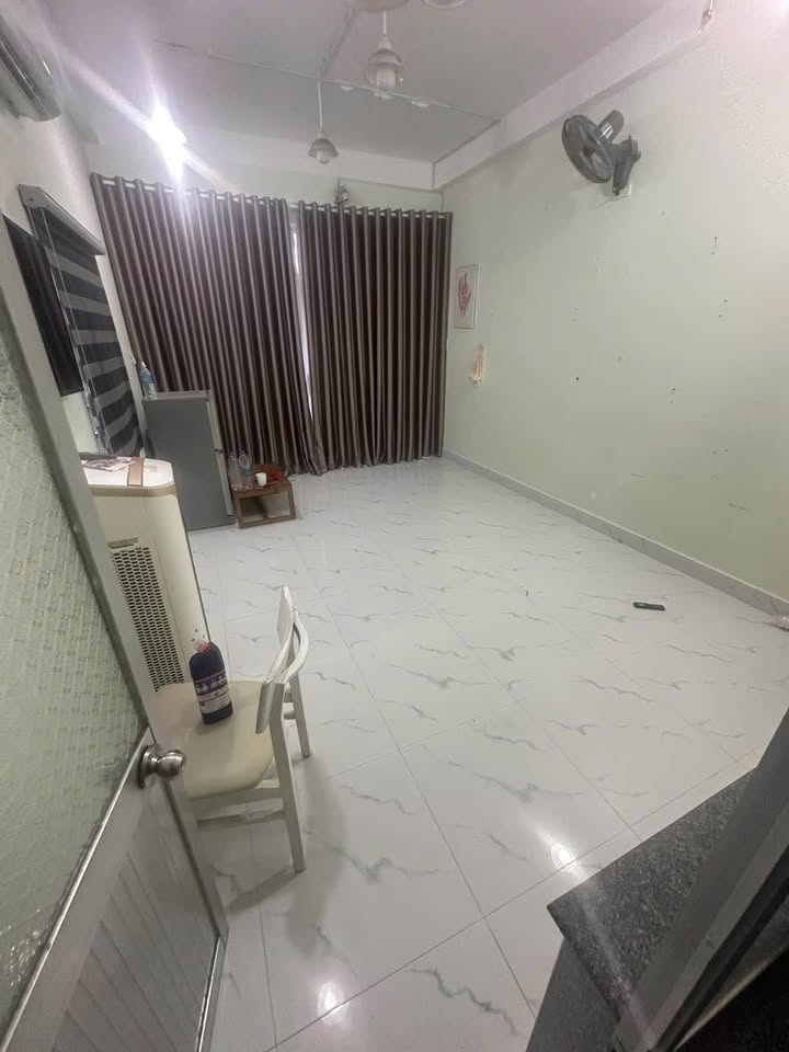 Nhà phố Nha Trang 200m² mặt tiền kinh doanh - Vị trí đắc địa!