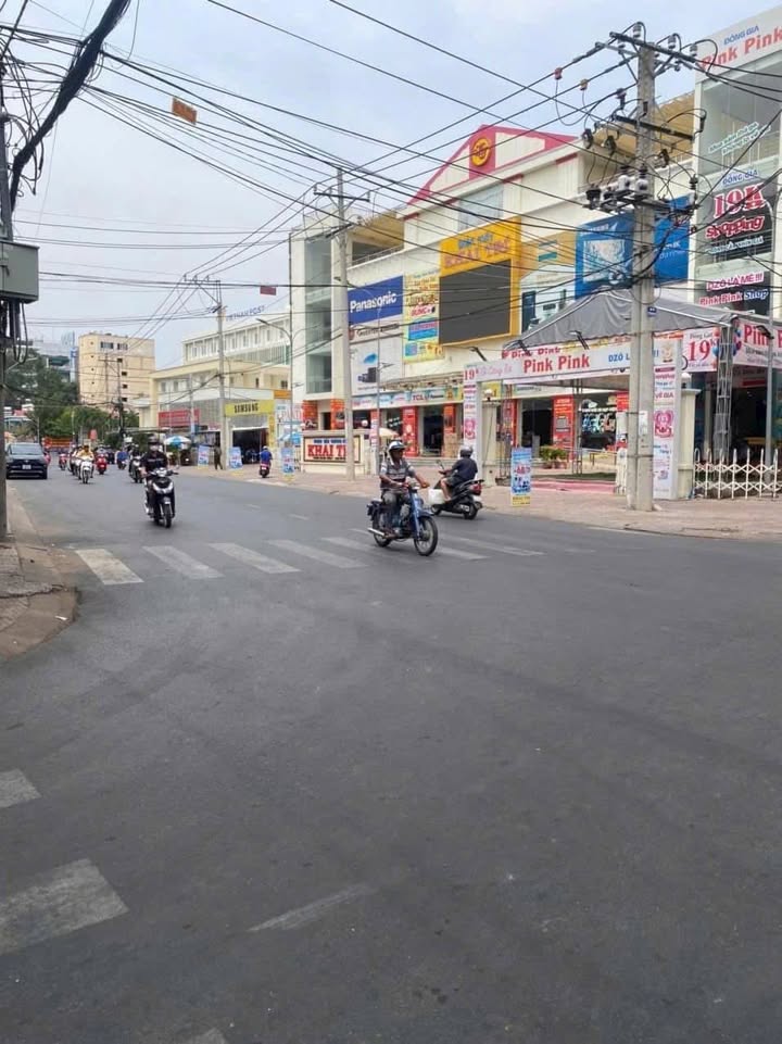 Nhà Phố Hùng Vương, Vĩnh Long 931m² giá 52 tỷ - Mặt tiền kinh doanh