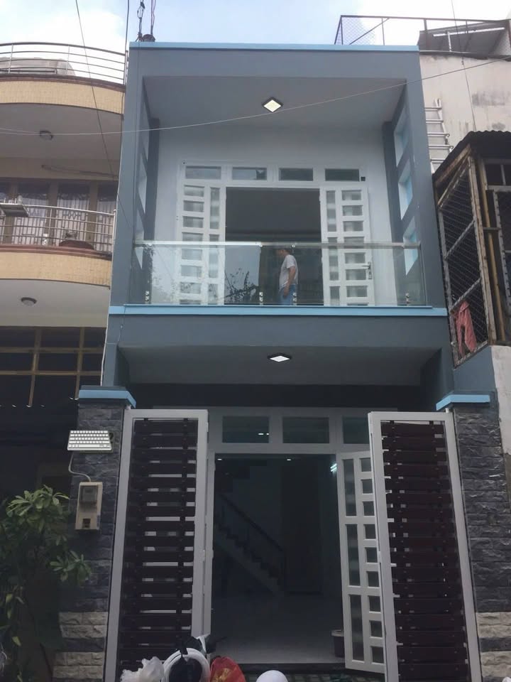 Nhà Riêng Quận Tân Phú 64m² - Hẻm xe tải thông, sẵn sàng ở ngay!