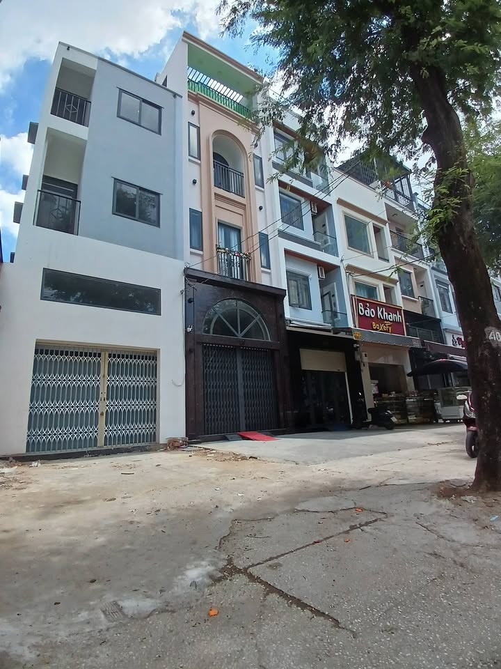 Nhà phố Nguyễn Khoái Q.4 14 tỷ - Đầu tư sinh lời 50 triệu/tháng!