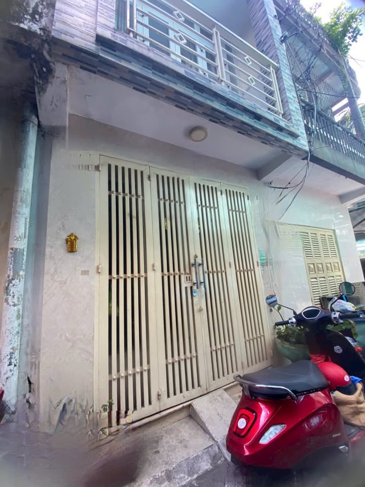 Nhà 3 Tầng Hoàng Diệu, Quận 4 - 2PN, 3WC, Hẻm 4m, Giá 12.5 Triệu