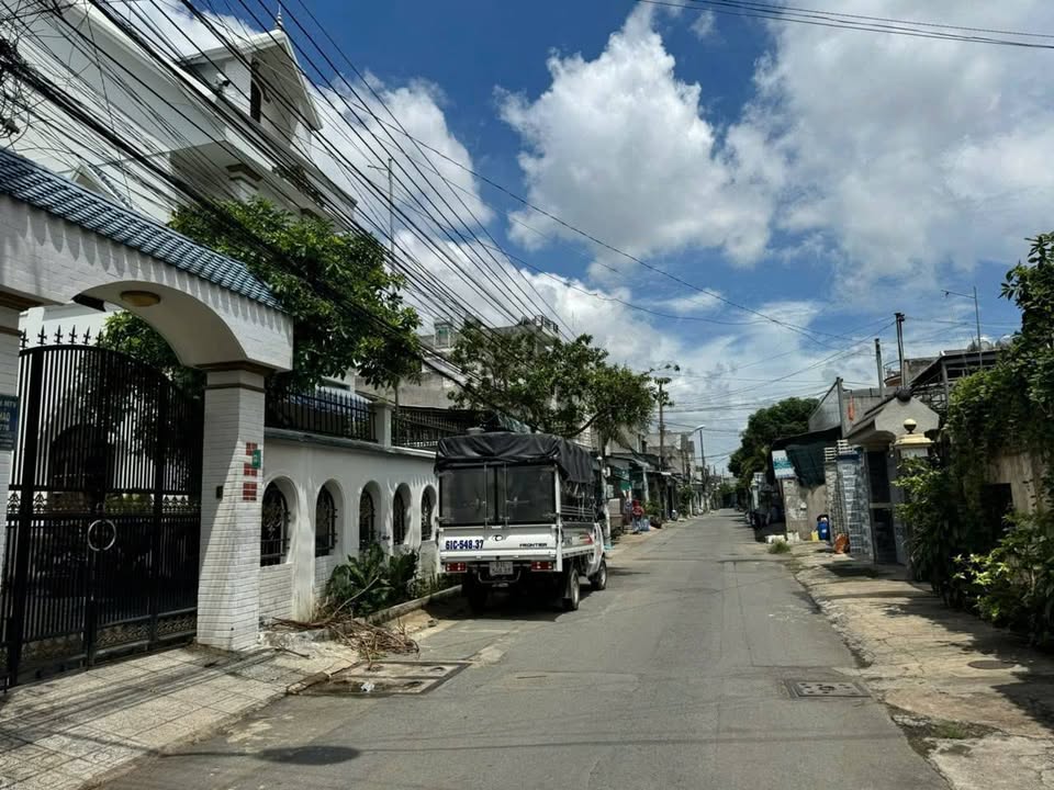 Nhà Phố Phan Đăng Lưu Dĩ An 109m² - Mặt tiền kinh doanh đắc địa!