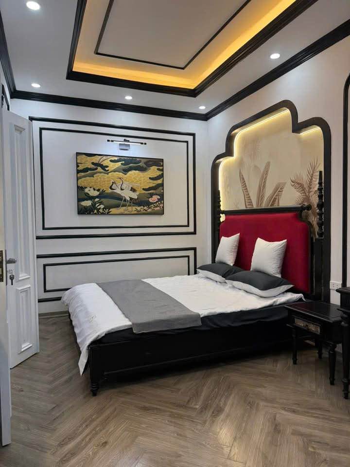 Nhà 5 Tầng Phố Đức Chính, Ba Đình - 26.2m² Sổ Đẹp, Ở Ngay