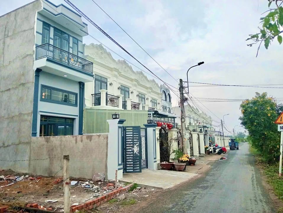 Nhà Phố Cần Giuộc Long An 68m² - Mặt Tiền Kinh Doanh, Đầu Tư Sinh Lời