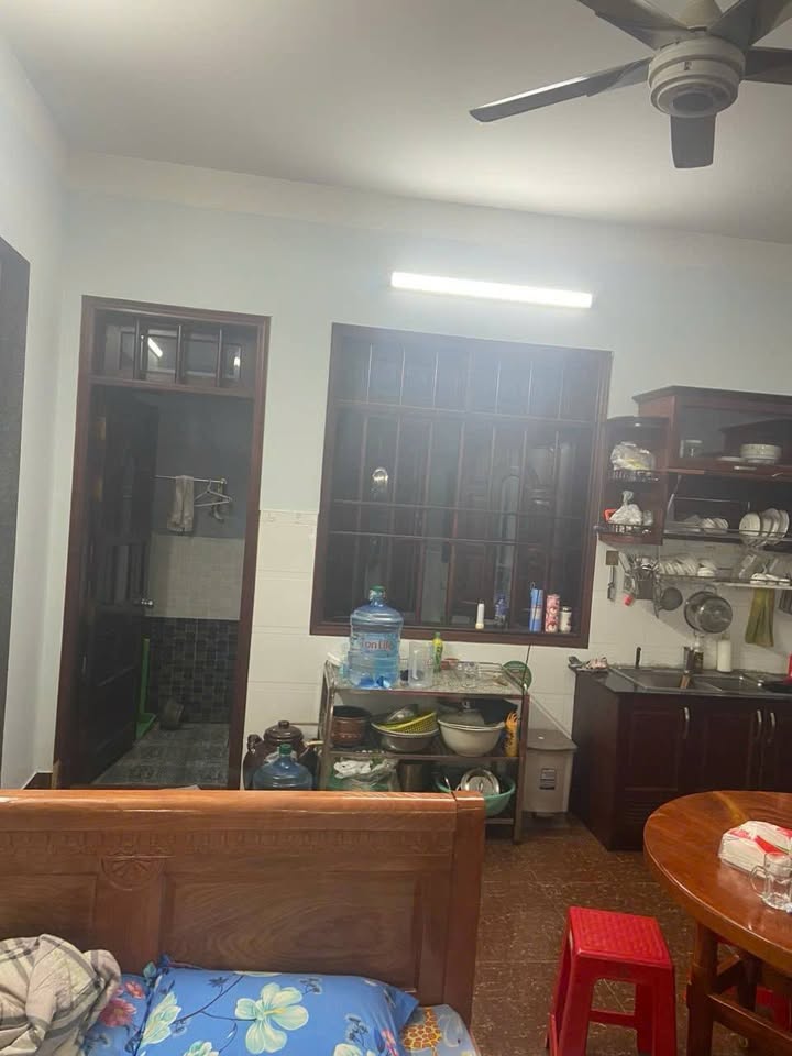 Nhà Phố Dĩ An 100m² - 3 Tầng Sổ Đỏ, Vị Trí Trung Tâm