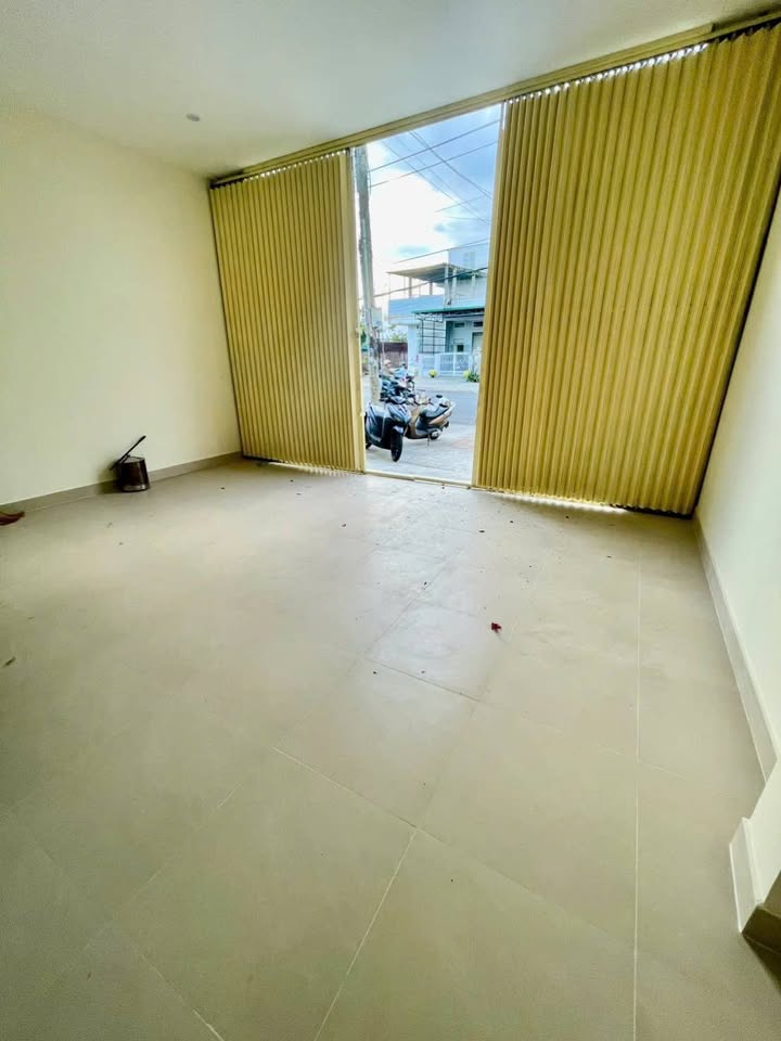 Nhà Mặt Tiền Nguyễn Văn Cừ, Bảo Lộc 420m² - Mặt tiền kinh doanh đắc địa!