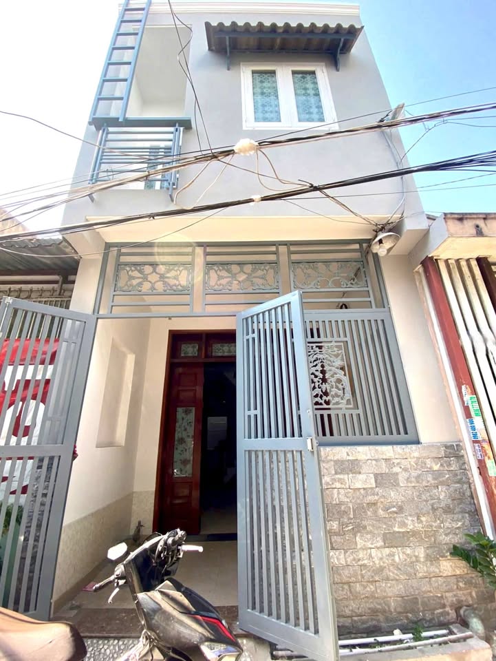 Nhà Hóc Môn 42m² Sổ hồng sẵn - Ô tô vào tận nhà!