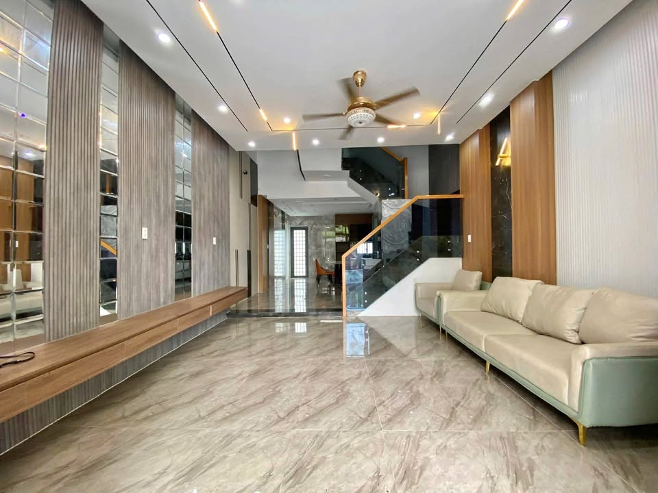 Nhà Phố Đoàn Ngọc Nhạc, Hòa Xuân 100m² - Mặt tiền kinh doanh hiệu quả!