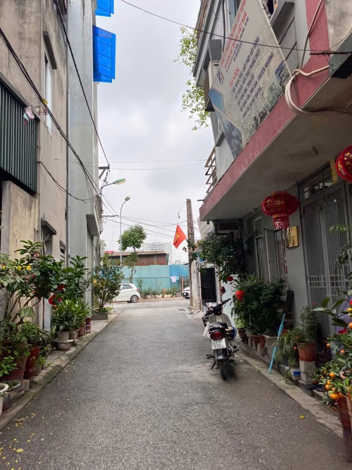 Nhà Tập Thể Thượng Thanh Long Biên 50m² - Ô Tô Đỗ Cửa, Sổ Đỏ Chính Chủ