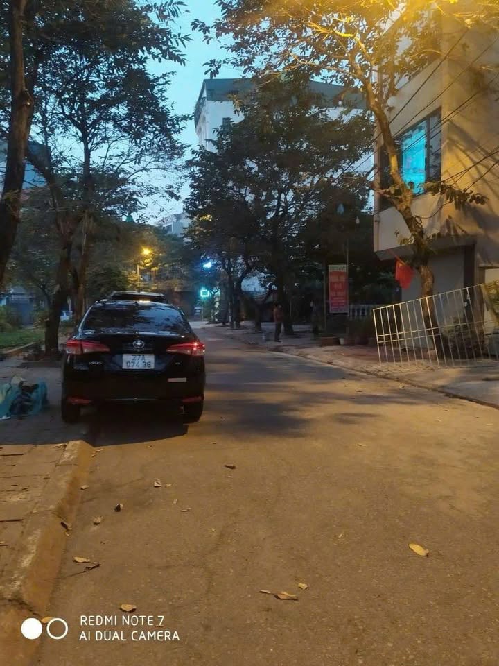 Cho thuê nhà 5 tầng mặt đường Cổ Linh, Long Biên - 40m² - 16 triệu