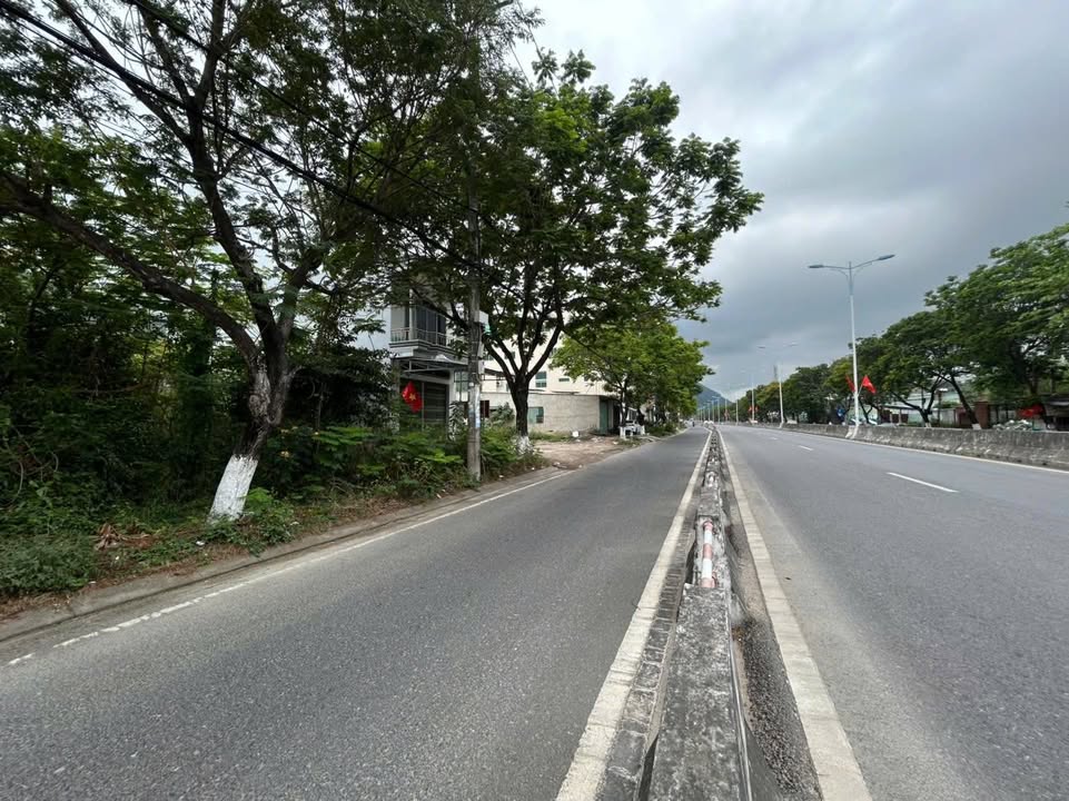 Lô đất Đại lộ Nguyễn Tất Thành Nha Trang 200m² giá 6 tỷ - Đường to ô tô!