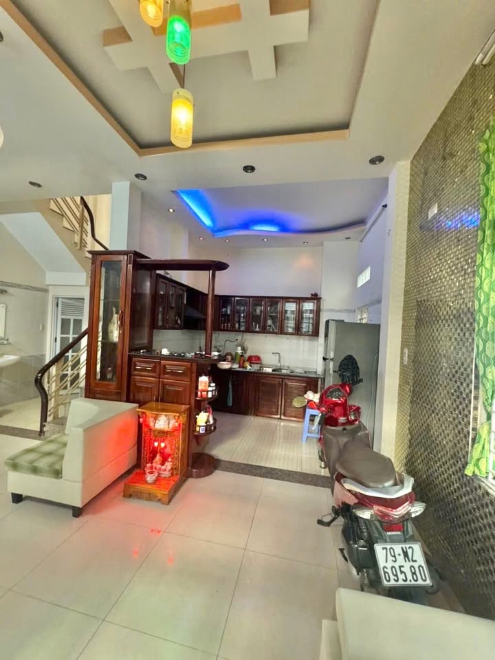 Nhà cho thuê Phố Tây Nha Trang 200m² 35 triệu - Vị trí đẹp