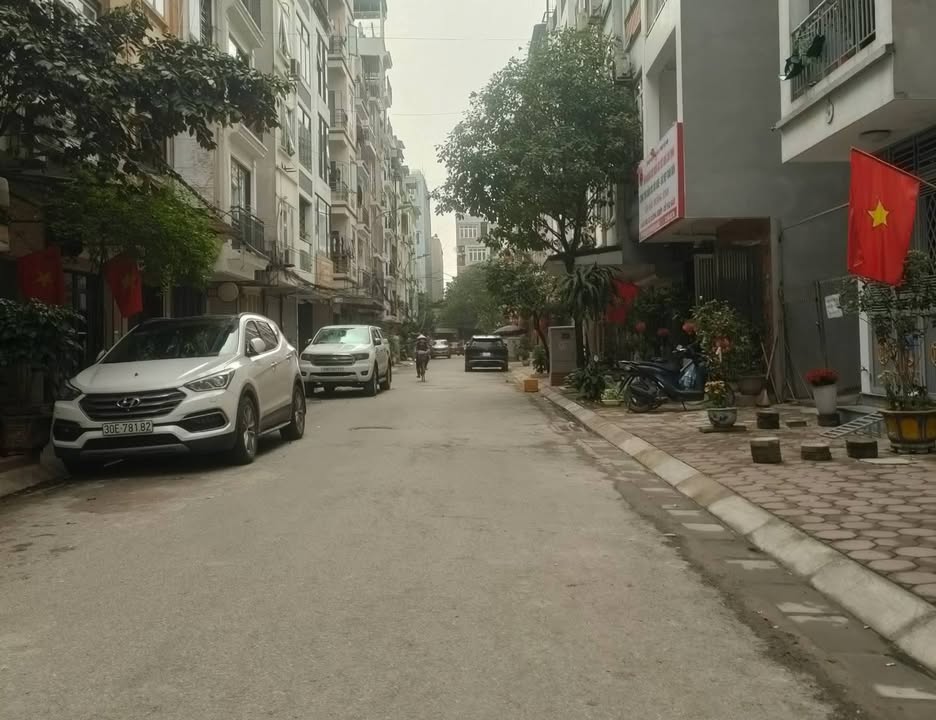 Nhà Mặt Phố Phú Diễn 75m² - Kinh Doanh Đỉnh Cao, Ô Tô Tránh