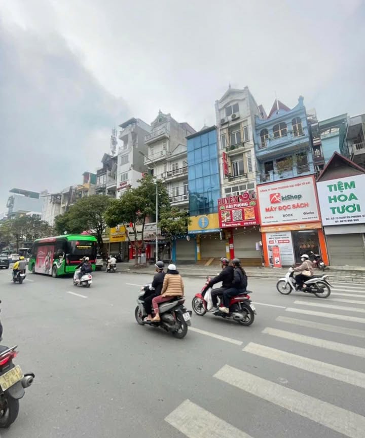 Mặt phố Nguyễn Phong Sắc 55m² 41 tỷ - Vị trí đắc địa kinh doanh đỉnh cao!