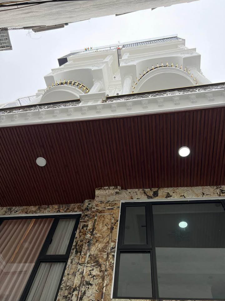 Bán Nhà Ngõ Văn Chương 35m² 15.7 Tỷ - Thang Máy Chạy Êm Ru