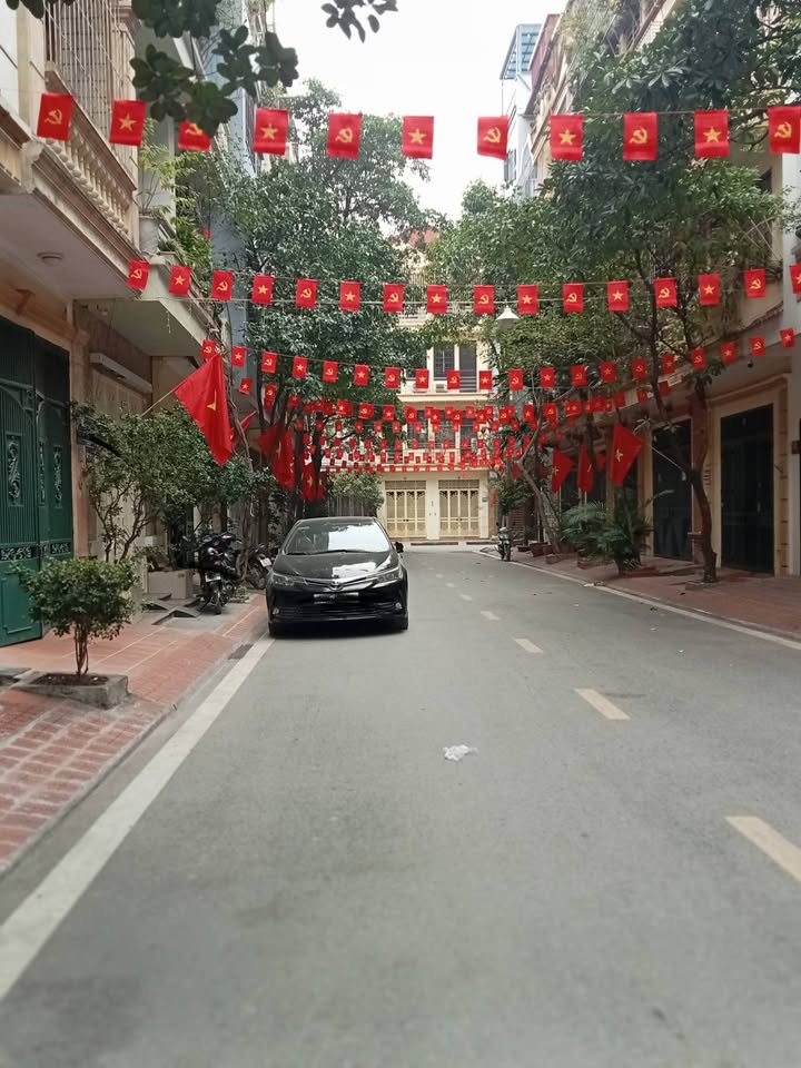 Nhà 5 Tầng Linh Đàm 73m² - Ô Tô Vào Nhà, Tặng Nội Thất Cao Cấp