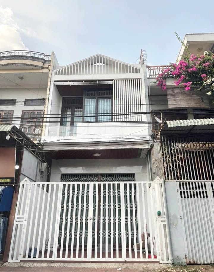 Nhà phố Pleiku 68m² giá 4.95 tỷ - Mặt tiền kinh doanh đắc địa!
