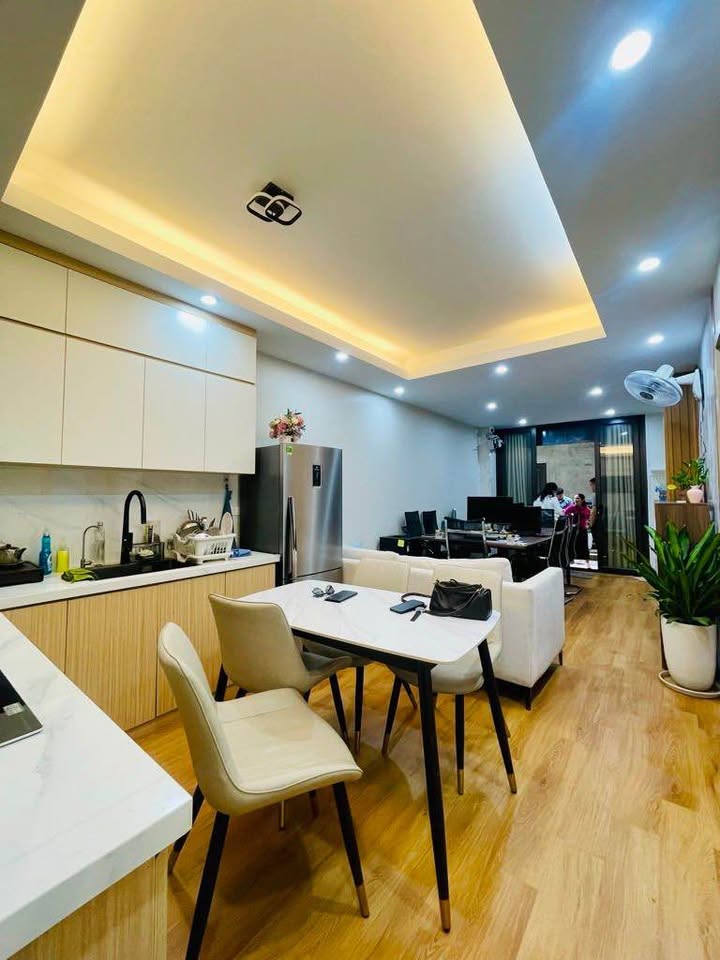 Nhà Hoàng Quốc Việt Cầu Giấy 60m² - Ô tô đỗ cửa, sẵn sàng ở ngay!