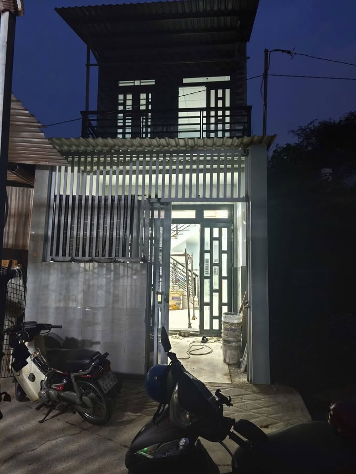 Nhà 2 Tầng Hóc Môn 52m² - Sẵn Sàng Xách Vali Vào Ở Ngay!