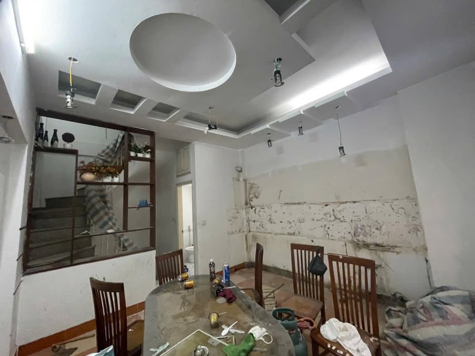 Nhà Riêng Đường Láng 30m² Đống Đa – Ô tô Đỗ Gần, Sổ Đỏ Vuông!