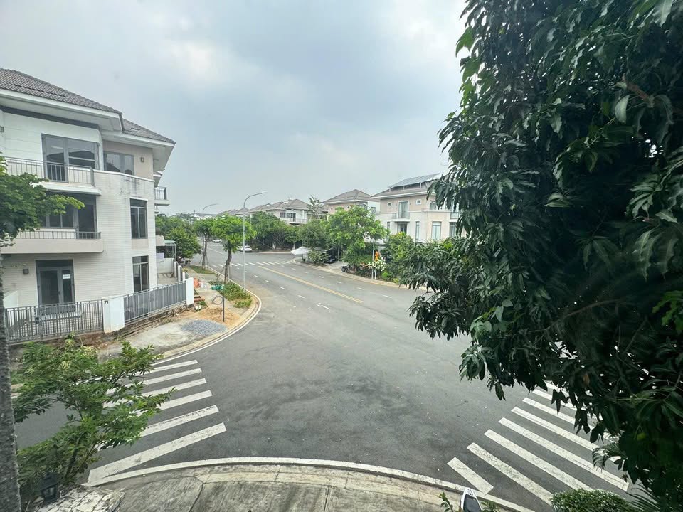 Townhouse Lavila Phước Kiển 132m² 22.9 tỷ - Vị trí đắc địa